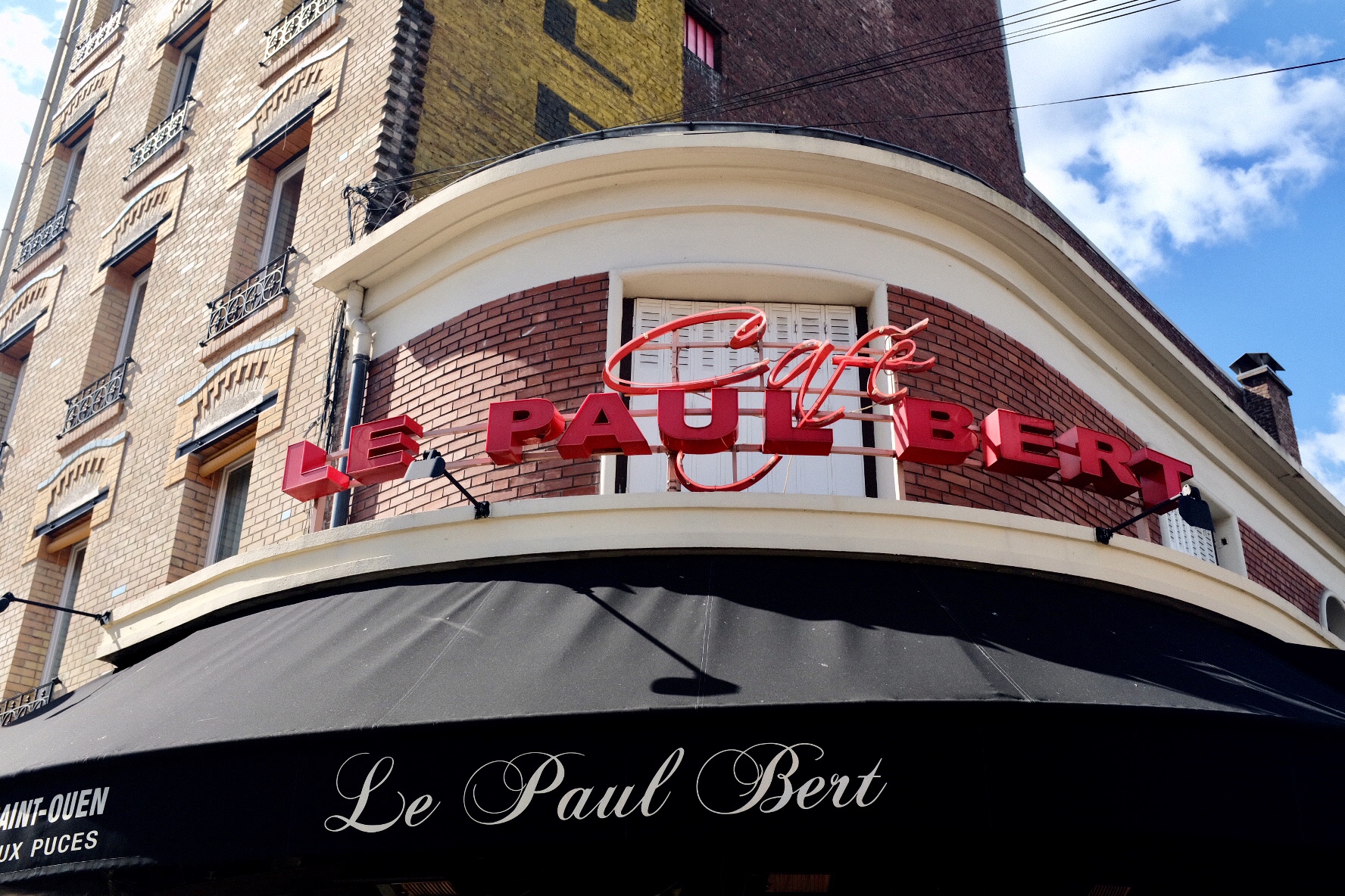 Le Paul Bert bistro in the St Ouen flea market in Paris